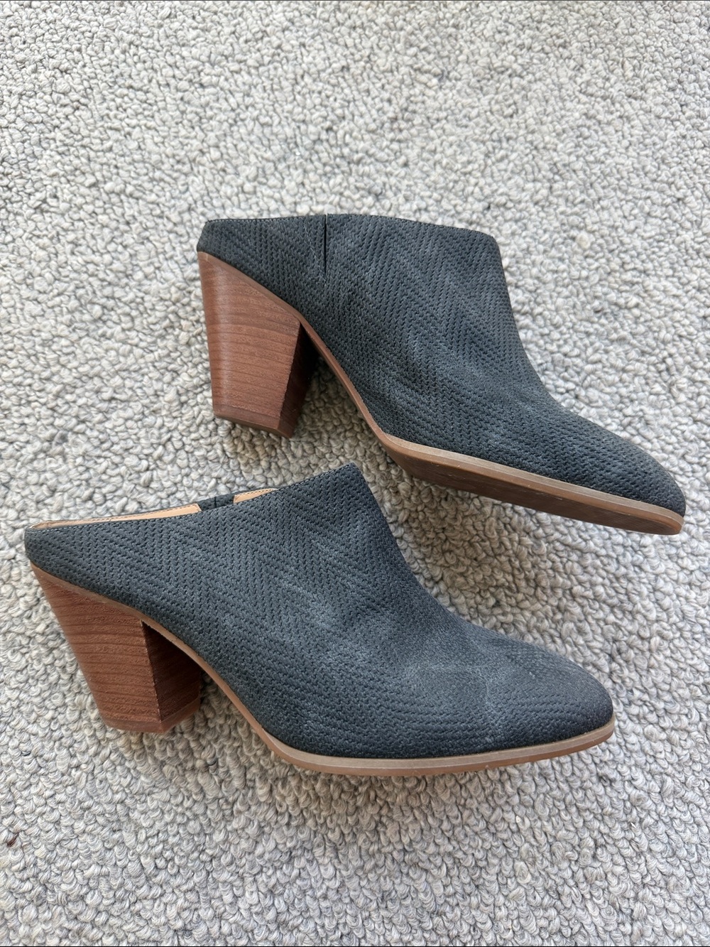 Violet & Red Women’s Gray Suede Block Heel Mules - Size 9